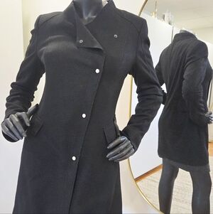 RIANI Black Wool Blazer Light Coat – Size 8 – Made in Poland – Partially Lined